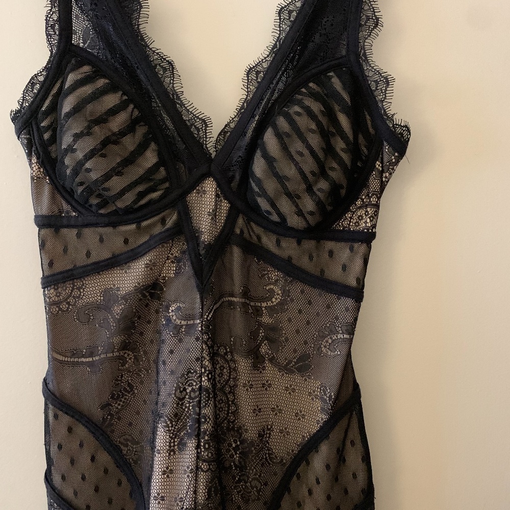 bebe black lace sleeveless dress